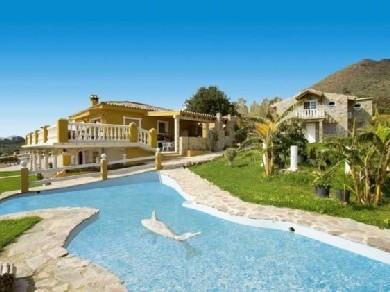 Chalet con 4 dormitorios se vende en Estepona, Costa del Sol