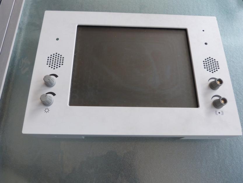 Subasta de 2 monitores lcd modelo fm-12-300-atm-pl