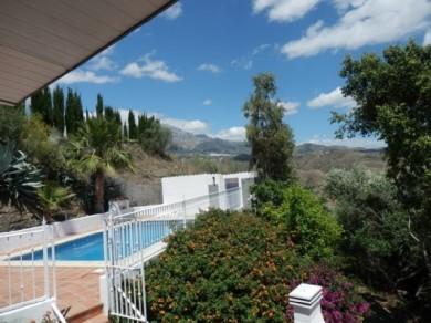 Chalet con 4 dormitorios se vende en Vinuela, Axarquia