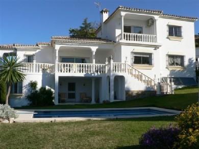 Chalet con 4 dormitorios se vende en Estepona, Costa del Sol