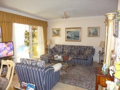 Apartamento con 3 dormitorios se vende en Marbella, Costa del Sol