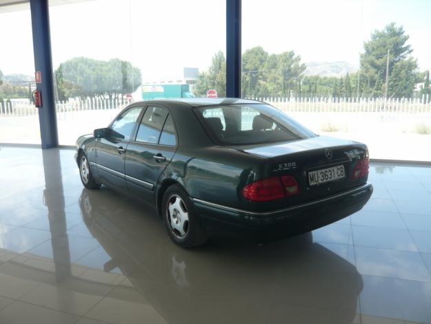 Vendo mercedes-benz clase e e 300 dt classic en yecla (murcia)