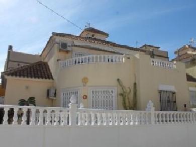 Chalet con 2 dormitorios se vende en San Miguel de Salinas, Vega Baja Torrevieja