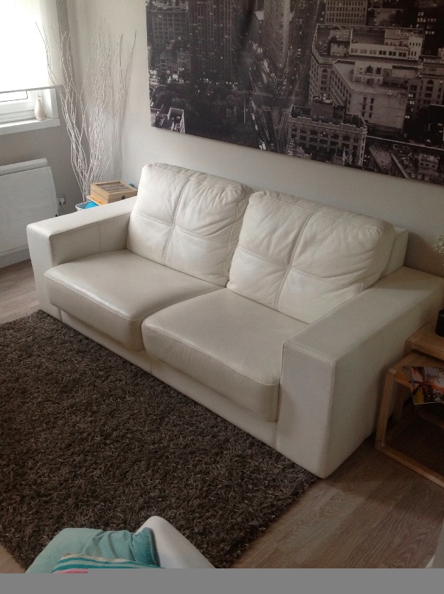 Vendo sofa de diseño de piel blanco