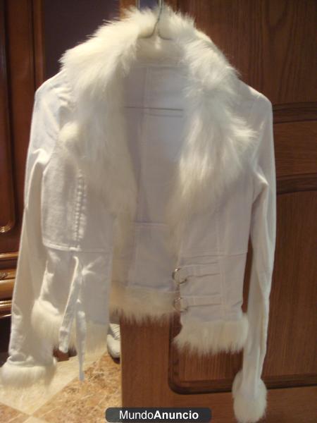 CHAQUETA BLANCA CON PELO SINTÉTICO