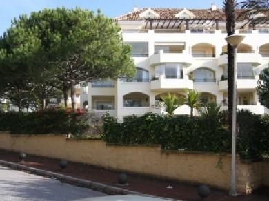 Apartamento con 2 dormitorios se vende en Marbella, Costa del Sol