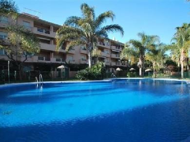 Apartamento con 2 dormitorios se vende en Marbella, Costa del Sol