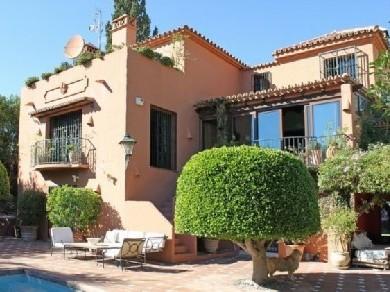 Chalet con 3 dormitorios se vende en Marbella, Costa del Sol