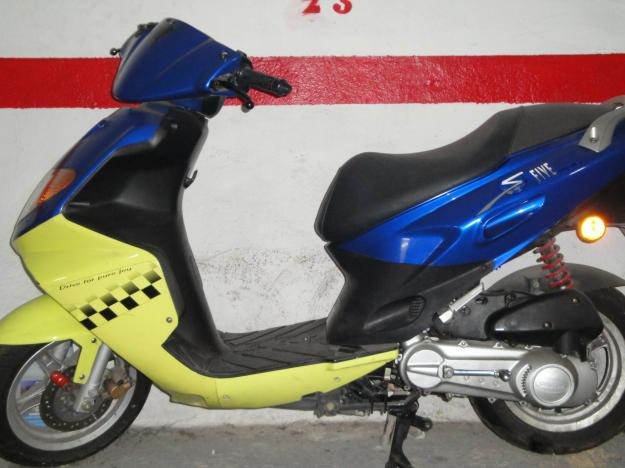 Vendo scooter daelim s-five