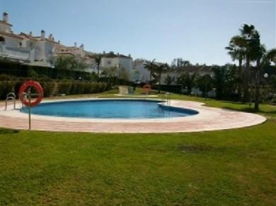 Apartamento con 3 dormitorios se vende en Casares Costa, Costa del Sol