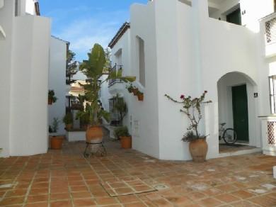 Apartamento con 3 dormitorios se vende en Marbella, Costa del Sol