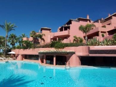 Apartamento con 3 dormitorios se vende en Estepona, Costa del Sol