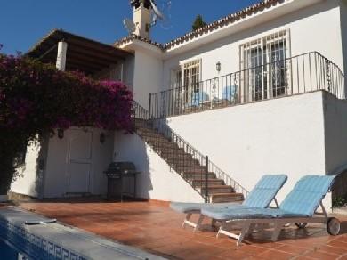 Chalet con 2 dormitorios se vende en Marbella, Costa del Sol