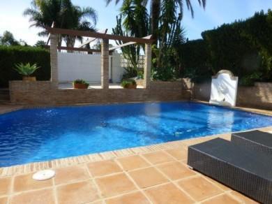 Chalet con 7 dormitorios se vende en Marbella, Costa del Sol