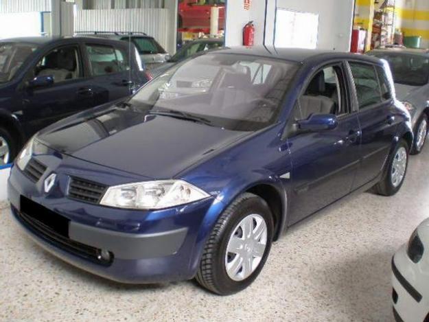 Venta de coche Renault MEGANE 1.9DCI CONFORT EXPRESSION 120CV '03 en Fuenlabrada