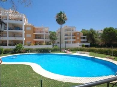 Apartamento con 2 dormitorios se vende en Marbella, Costa del Sol