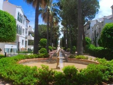 Apartamento con 3 dormitorios se vende en Estepona, Costa del Sol