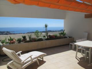 Apartamento en residencia : 5/5 personas - piscina - vistas a mar - bandol  provenza-alpes-costa azul  francia