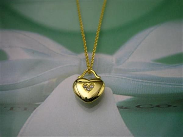 FANTASTICO COLLAR CON CORAZON Y DIAMANTES CHAPADO EN ORO DE 23 KILATES