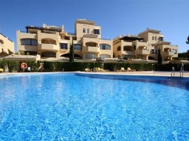 Apartamento con 2 dormitorios se vende en Marbella, Costa del Sol