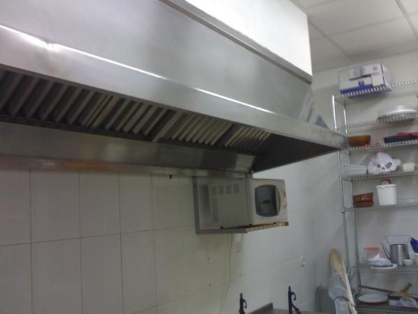 VENDO CAMPANA INDUSTRIAL PARA ASADEROS O PANADERIA DE 3.50M CON SU TURBINA POR 1100E