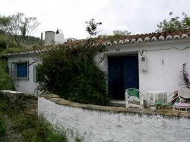 Chalet con 4 dormitorios se vende en Triana