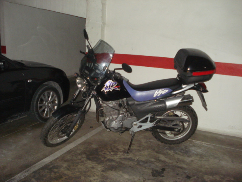 Vendo Honda SLR 650,muy bien cuidada,siempre en garaje.economica