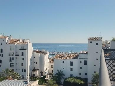 Apartamento con 3 dormitorios se vende en Marbella, Costa del Sol