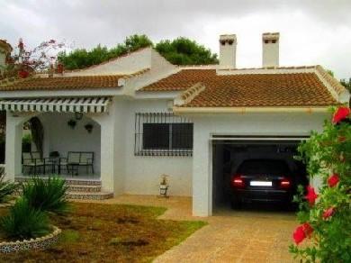 Chalet con 3 dormitorios se vende en La Zenia, Costa Blanca