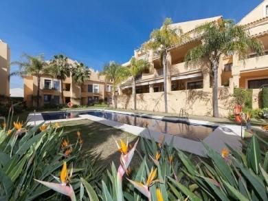 Apartamento con 3 dormitorios se vende en Marbella, Costa del Sol