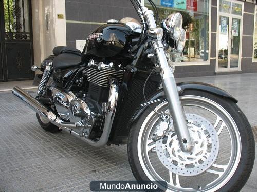 Triumph Thunderbird personalizada con pintura