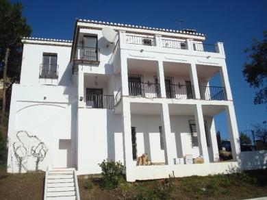 Chalet con 3 dormitorios se vende en Estepona, Costa del Sol