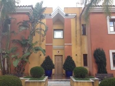 Chalet con 5 dormitorios se vende en Estepona, Costa del Sol