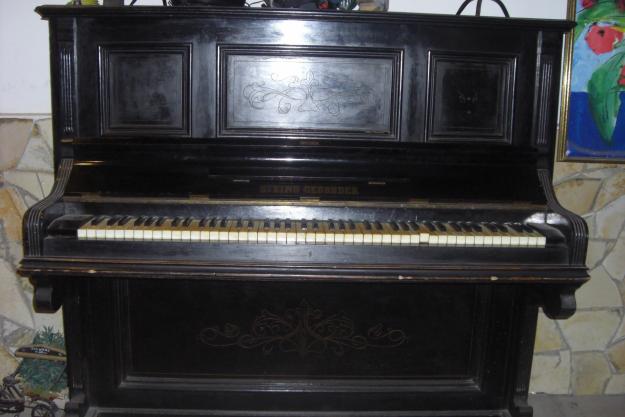 VENDO PIANO ALEMAN CON TECLAS DE MARFIL