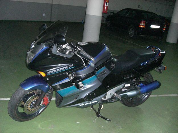 SE VENDE HONDA CBR 1000  F 3250 EUROS