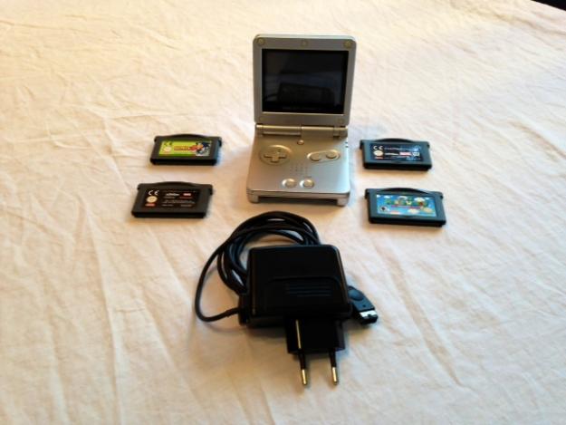 Vendo Gameboy Advance + Cargador + 4 Juegos