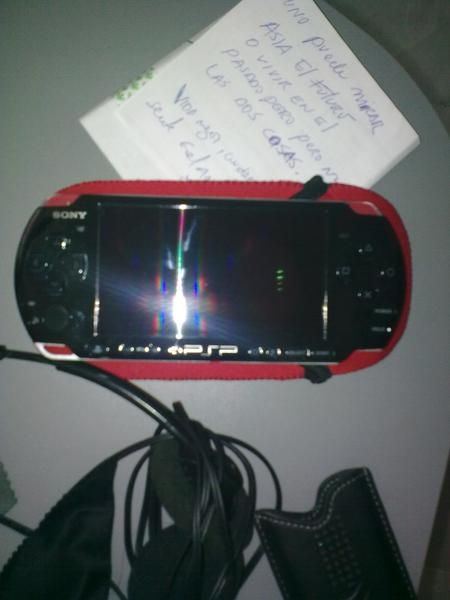 vendo psp con targeta de memoria de 4 gija y 5 juegos buenos