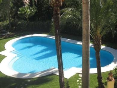 Apartamento con 3 dormitorios se vende en Marbella, Costa del Sol