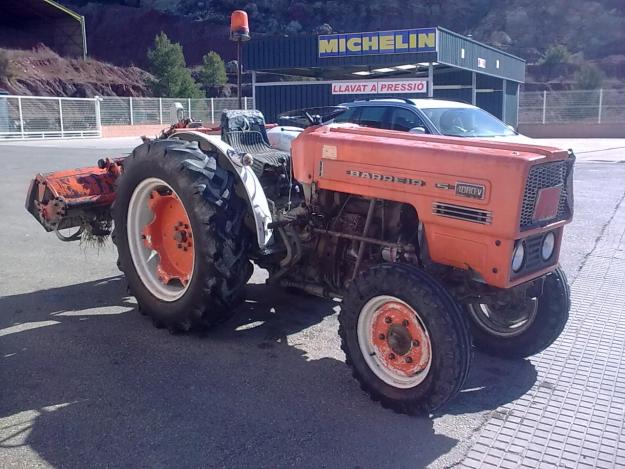 barreiros 4000v , con todos los aperos, fresa, cultivador, remoque, cuba de 600 litros