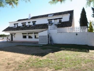 Chalet con 5 dormitorios se vende en Marbella, Costa del Sol