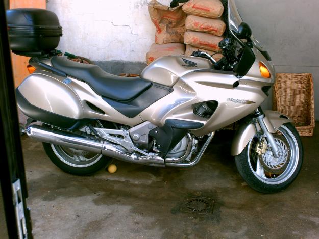 vendo moto honda deauville 650 ntv