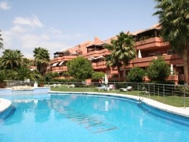 Apartamento con 3 dormitorios se vende en Marbella, Costa del Sol