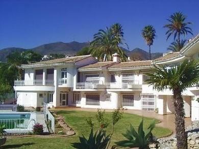 Chalet con 9 dormitorios se vende en Benalmadena Costa, Costa del Sol