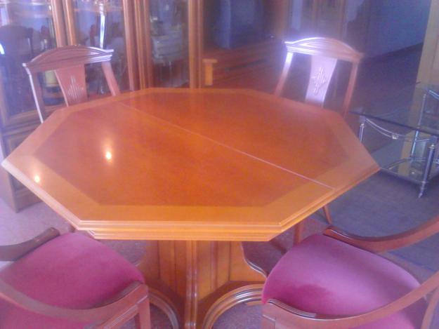 Se vende comedor completo de madera  color cerezo