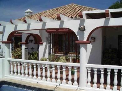 Chalet con 6 dormitorios se vende en Estepona, Costa del Sol