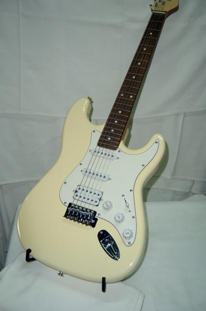 Guitarra electrica vintage crema 100 €