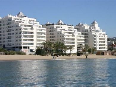 Apartamento con 3 dormitorios se vende en Marbella, Costa del Sol