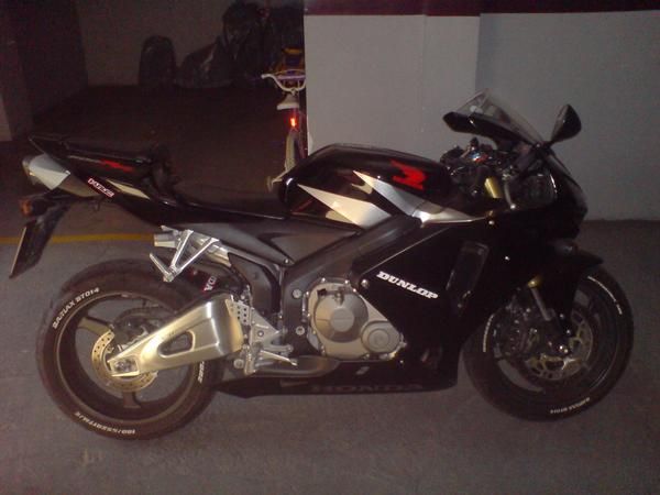 honda cbr600rr del 2006 con 1.750km