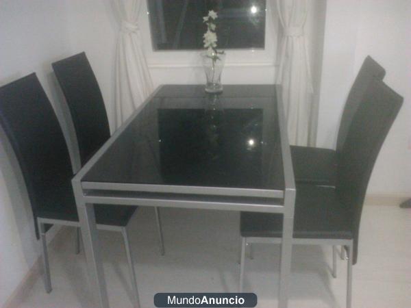 VENDO MESA DE CRISTAL CON SILLAS