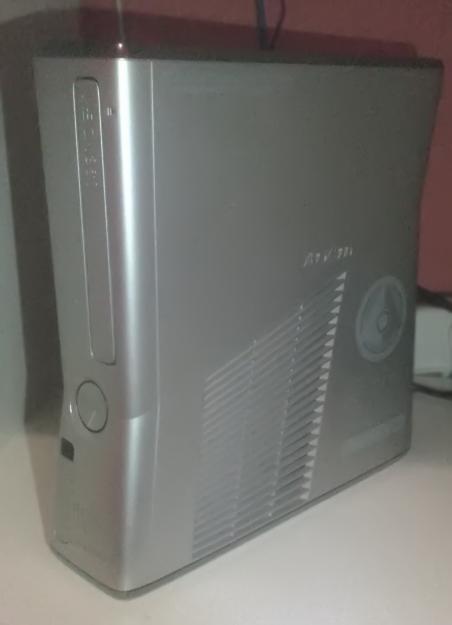 Xbox 360 slim 250gb (ed. limitada) + boxzii + 2 mandos